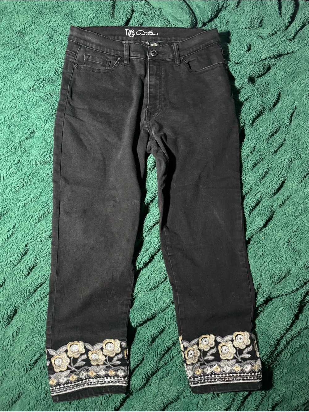 DG2 Diane Gilman Women’s 14P Black Embroidered Floral Ankle Jeans